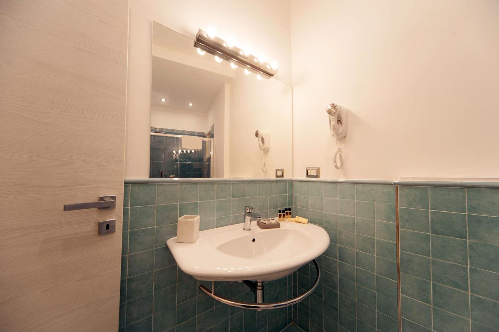 La Cattedrale Dai Tetti Bed and Breakfast Trani Εξωτερικό φωτογραφία