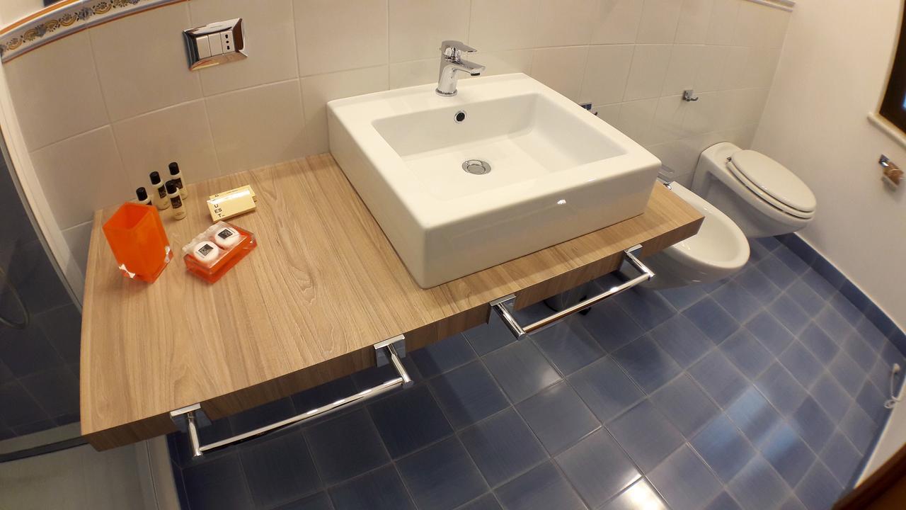La Cattedrale Dai Tetti Bed and Breakfast Trani Εξωτερικό φωτογραφία