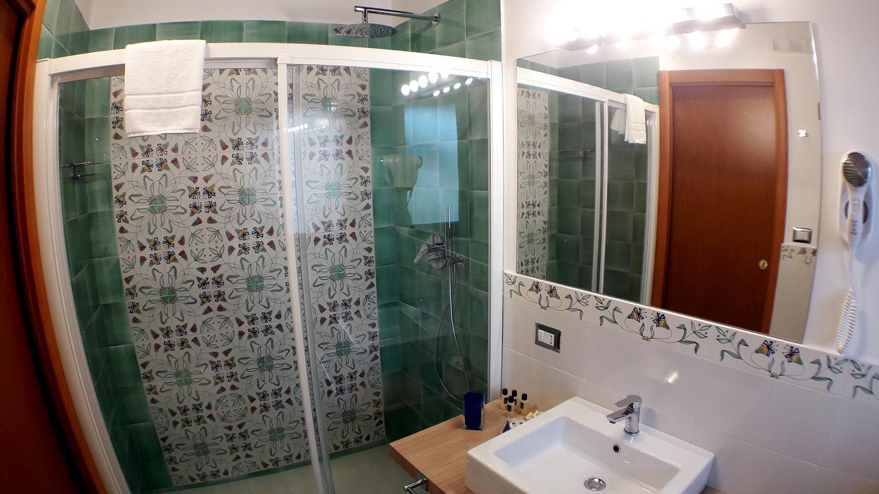 La Cattedrale Dai Tetti Bed and Breakfast Trani Εξωτερικό φωτογραφία